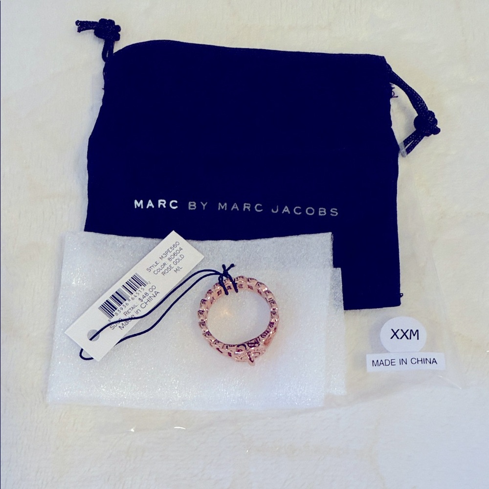 Marc By Marc Jacobs Logo Turnlock Ring Rose Gold - Picture 2 of 4